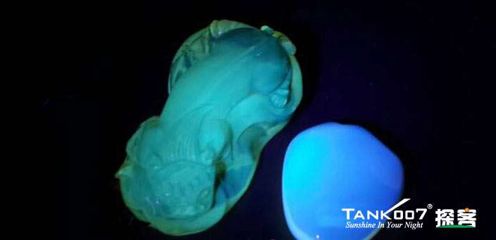 網(wǎng)上用紫光手電鑒定琥珀的帖子這么多，哪個(gè)是真假？