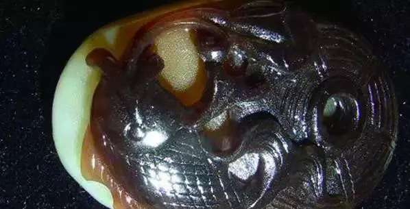 漲知識，玉也能騙人！照玉手電筒照出真相