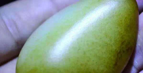 漲知識，玉也能騙人！照玉手電筒照出真相